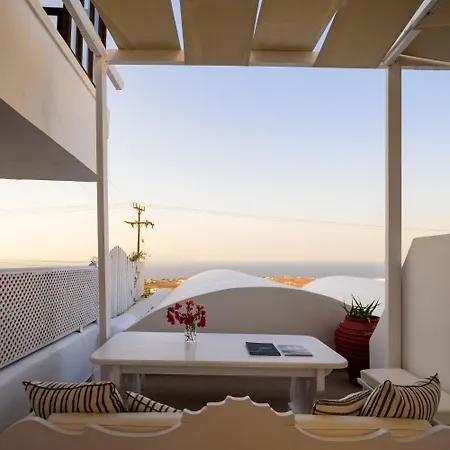 Covert Level With Terrace * Oia (Santorini)